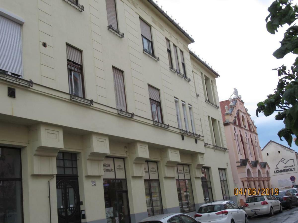 Pasti Central Apartment. Debrecen Dış mekan fotoğraf